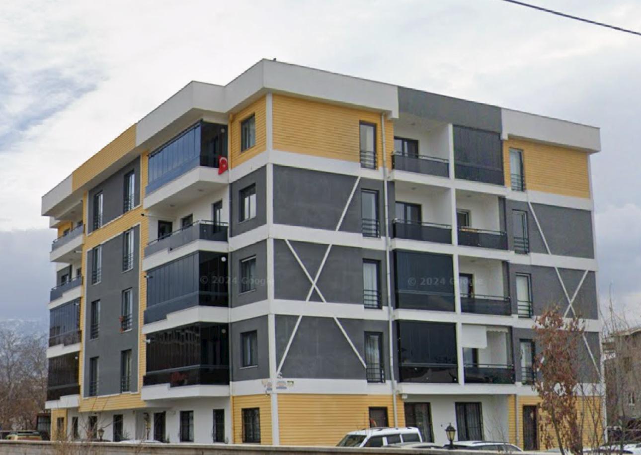 Symmetrical Gulaçar Apartment